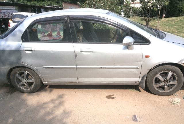 Selling luxury car in the canteen goods arrived, arrested