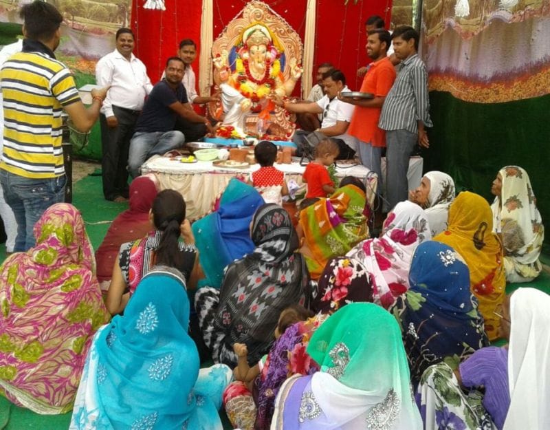 Moha heart floats in the procession draw