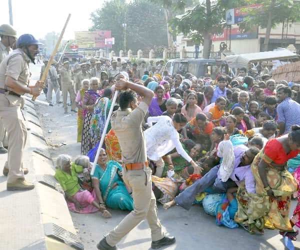 Lathicharge at women in Lucknow.