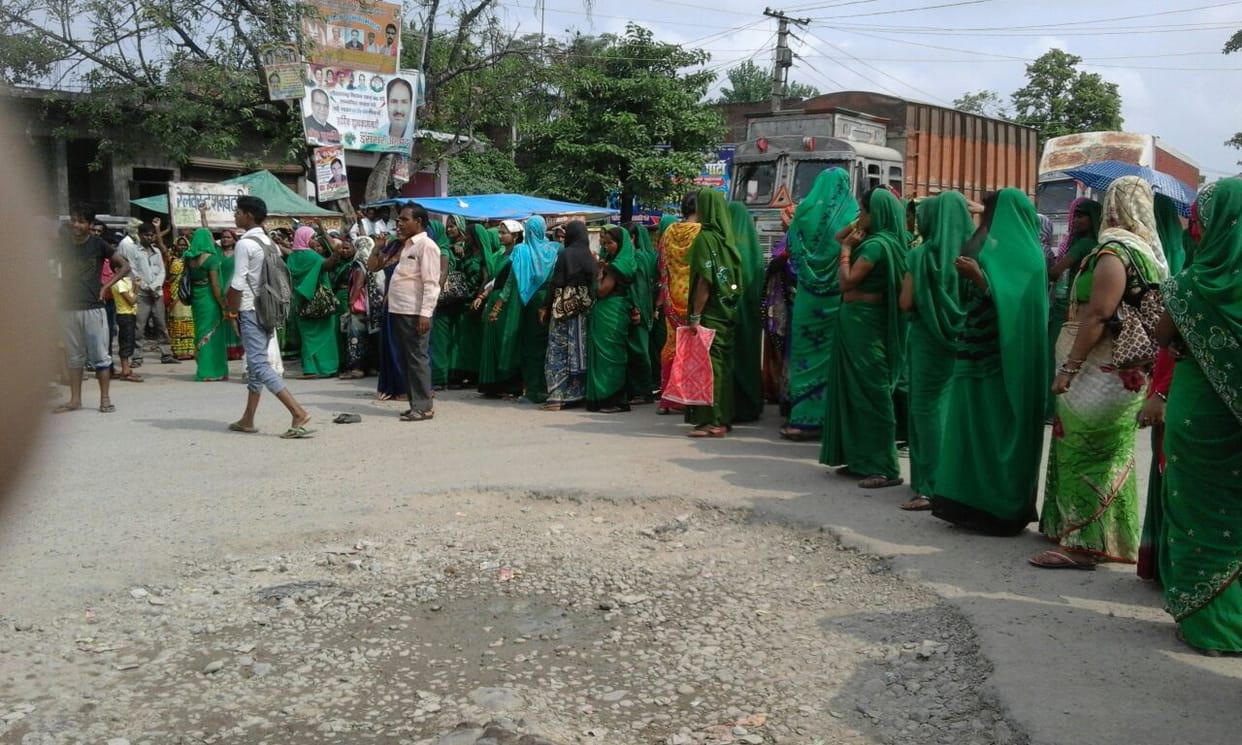 NH blocked Anganwadi workers sat on dharna