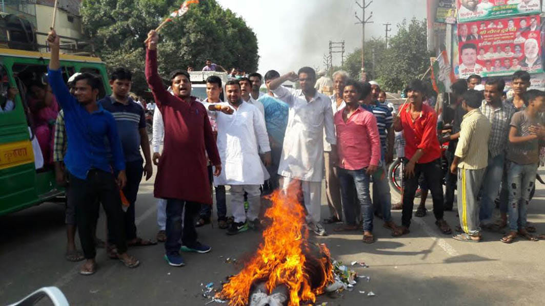 pepole of purvanchal protest for terrorist attack at amarnath devotee