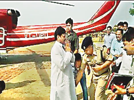 Shivpal touched the feet of the CO