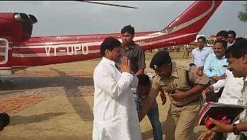 Police Officer touches feet of shivpal yadav