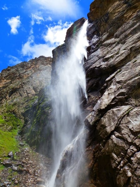 vasudhara waterfall uttarakhand