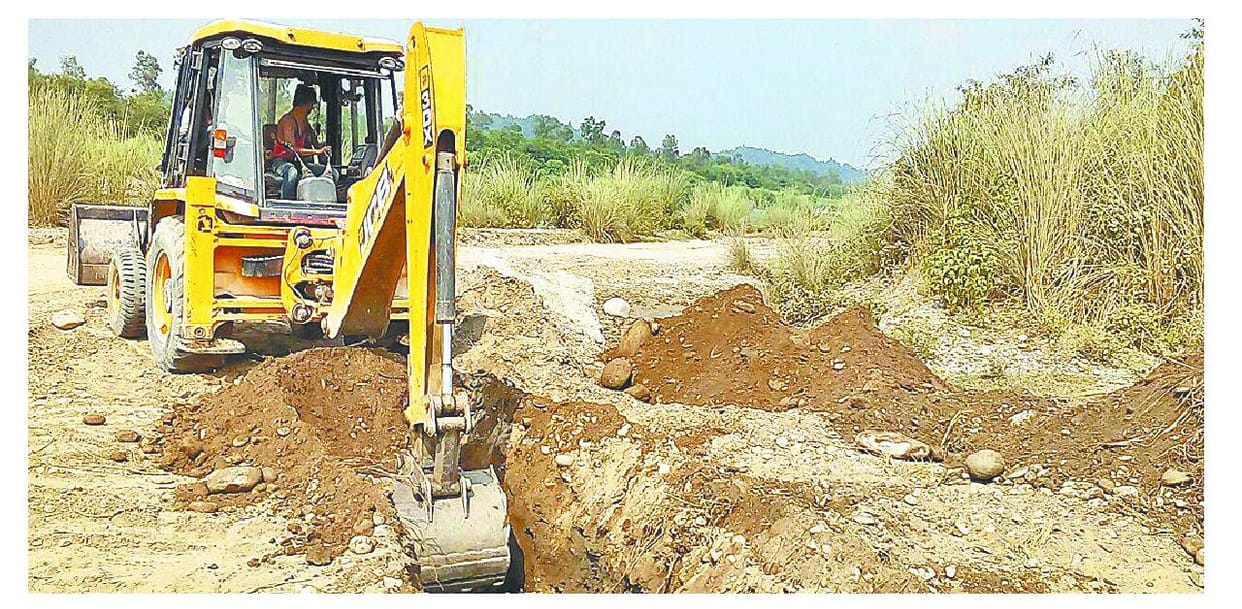 थाली बेलन बजाकर महिलाओं ने किया प्रदर्शन
