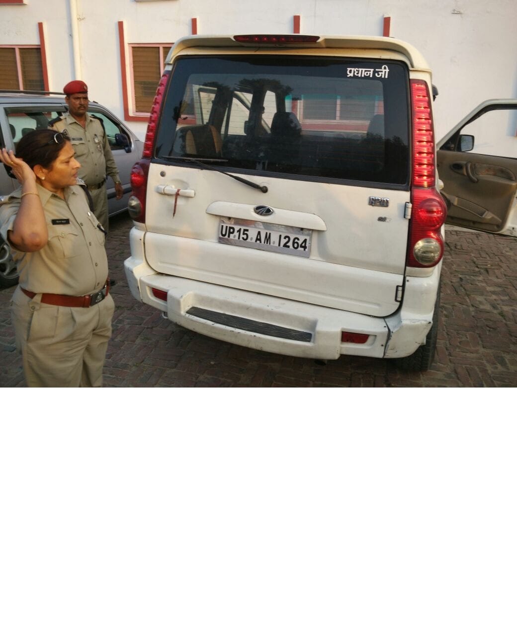 chori ki car se pahuche, arreste