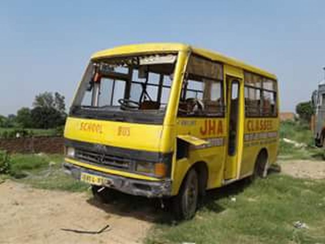 Coaching's bush upturned, six girls injurd