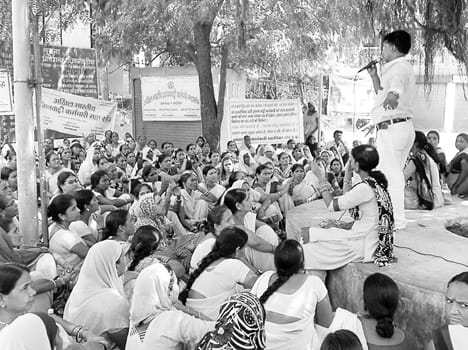 For minimum honorarium of Anganwadi workers performance