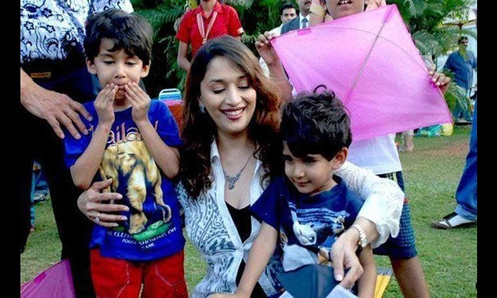 Hot Mummies Of Bollywood