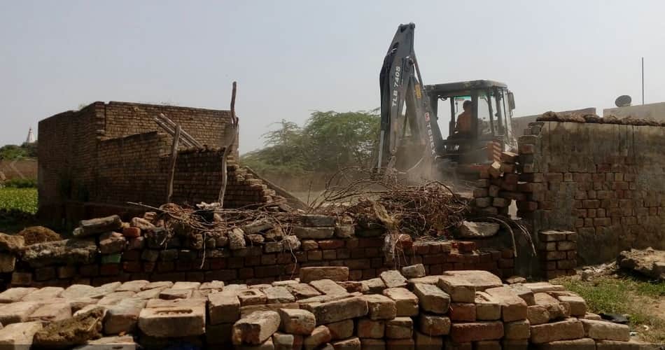 huge clash in people and police to save houses, firing by police in kalayat of kaithal
