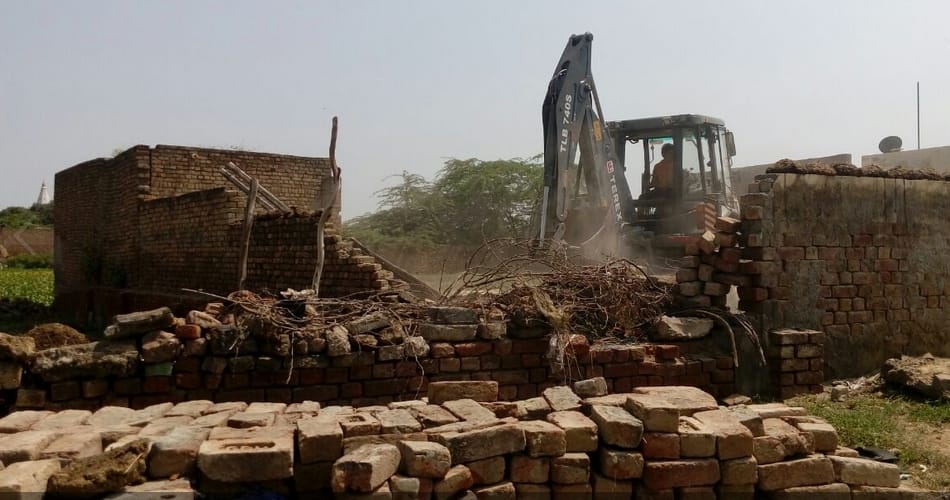 huge clash in people and police to save houses, firing by police in kalayat of kaithal