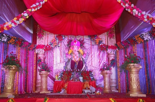 Ganesh Aarti in pandals descended faithful