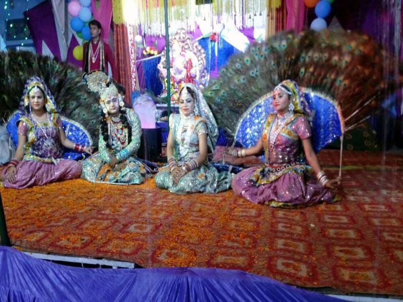 chaaron dhaamon se niraala braj dhaam...