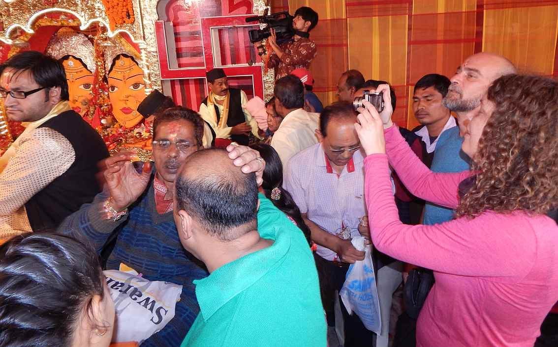 foreigner devotee of maa nanda
