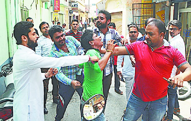 Bike thief caught by a mob of