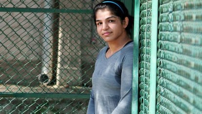 rio olympic medal winner wrestler sakshi malik in akhara for practice after winning bronze