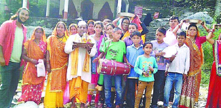 Ganesh idol immersion Festival with Puarnahuti