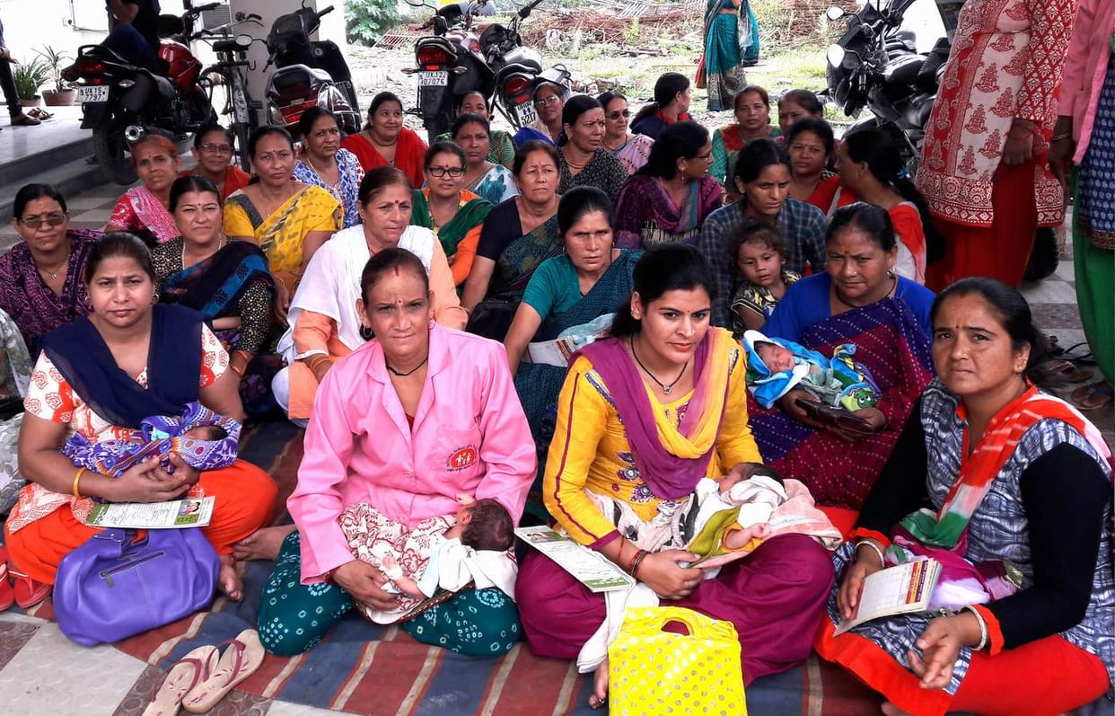 Women with children sitting on a dharna at Kotdwara