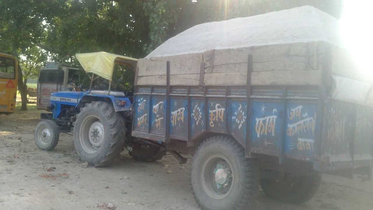 Sand-laden tractor-trolley Seas