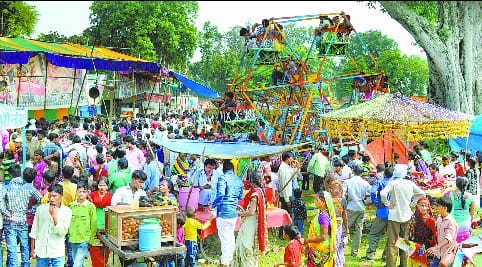 devotees took a dip in the surya kund