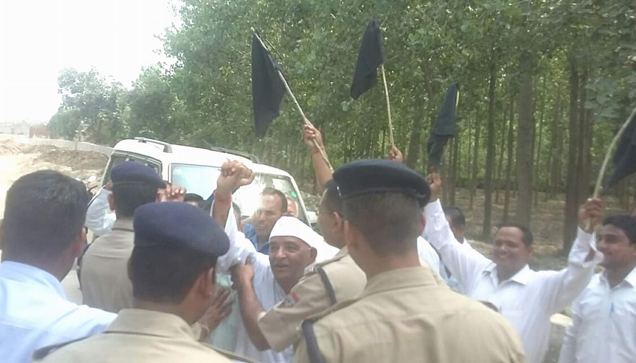 bjp workers going for protest against cm with black flags arrested
