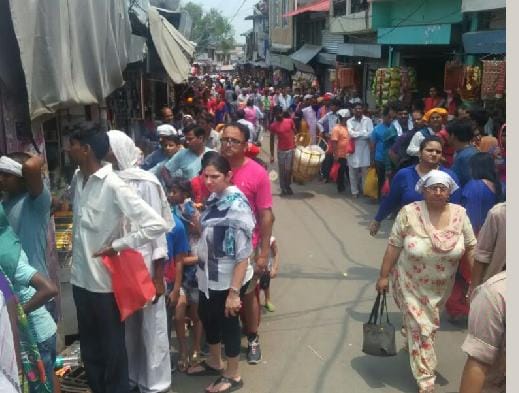 thousands of  devotees reached Chintpurni 