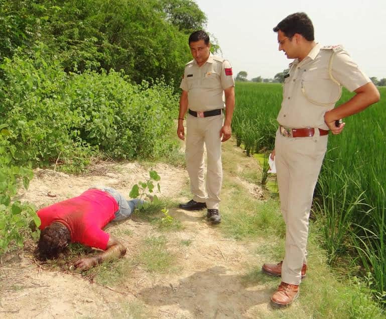 close friend murder by two boys for money, dead body found in farms of kachhwa village