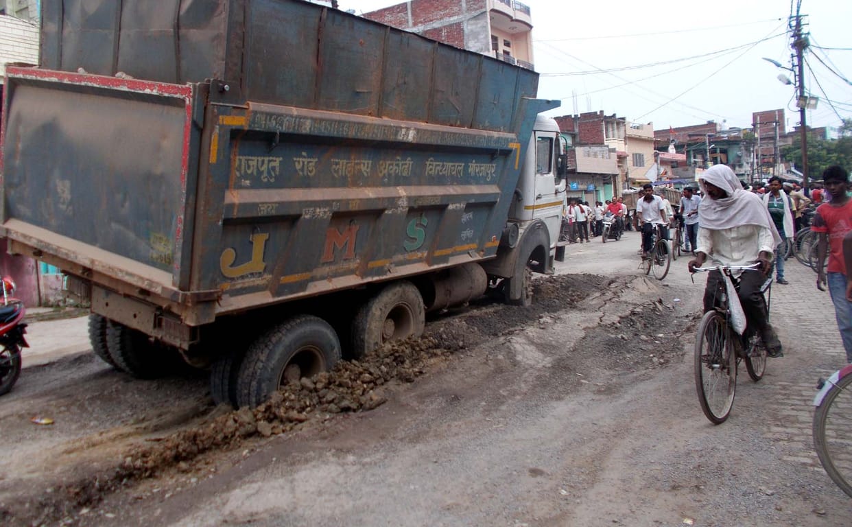 Jaunpur seven hours on the road, the battered people of jam
