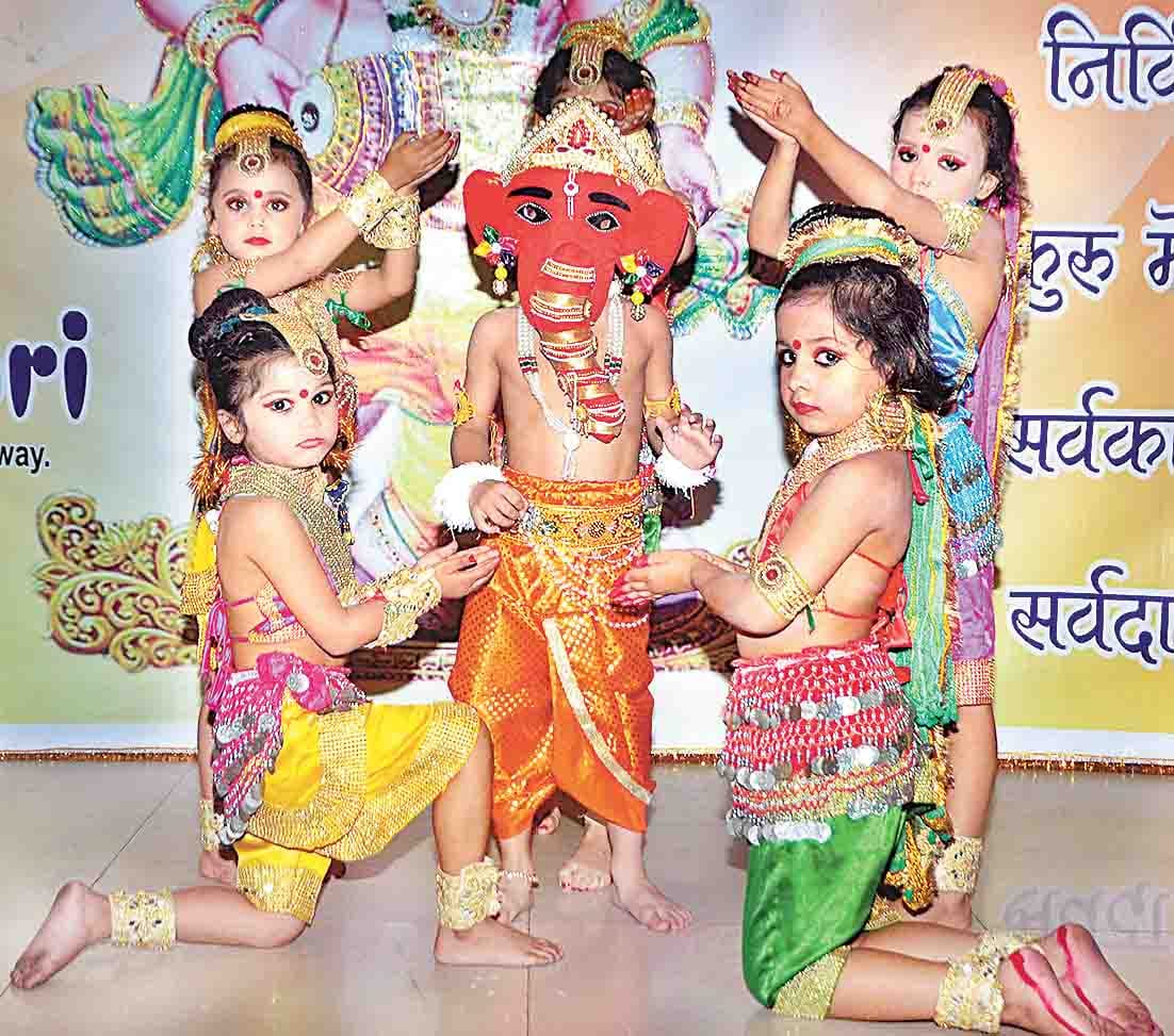 mela ganesh chauth men jhoome darshak
