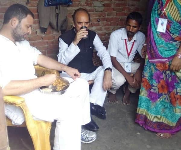 rahul gandhi takes food in a home of dalit during kisan yatra.