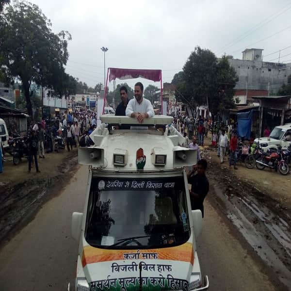  Rahul gandhi shown black flags in Azamgarh by Ulema Council 