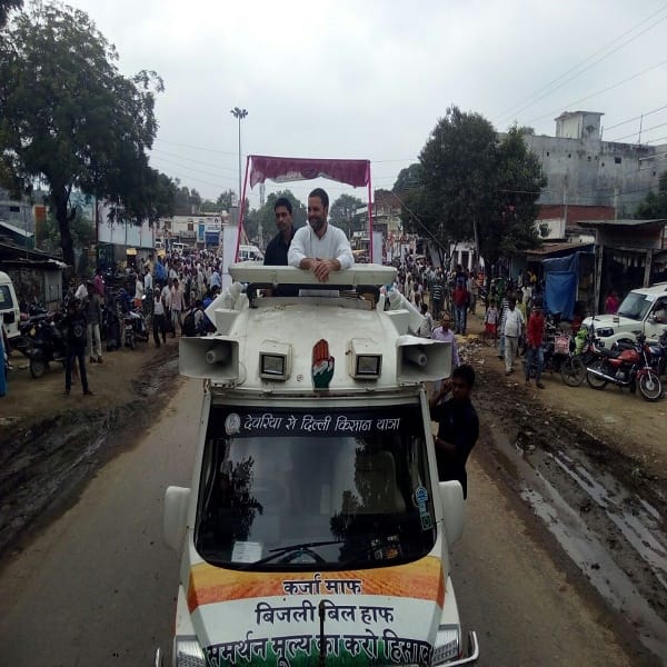  Rahul gandhi shown black flags in Azamgarh by Ulema Council 