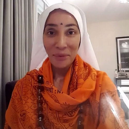 sofia hayat in bold look photos