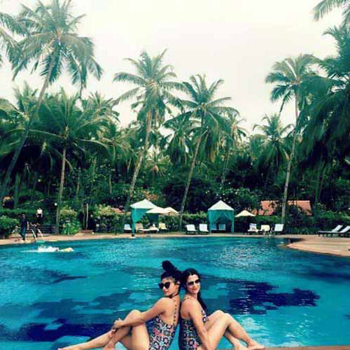 mouni roy in goa for vacation
