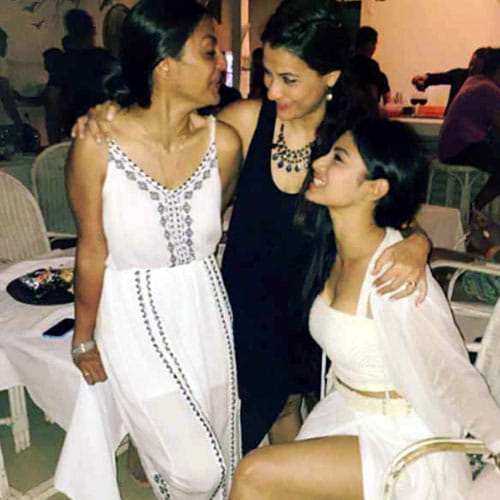 mouni roy in goa for vacation