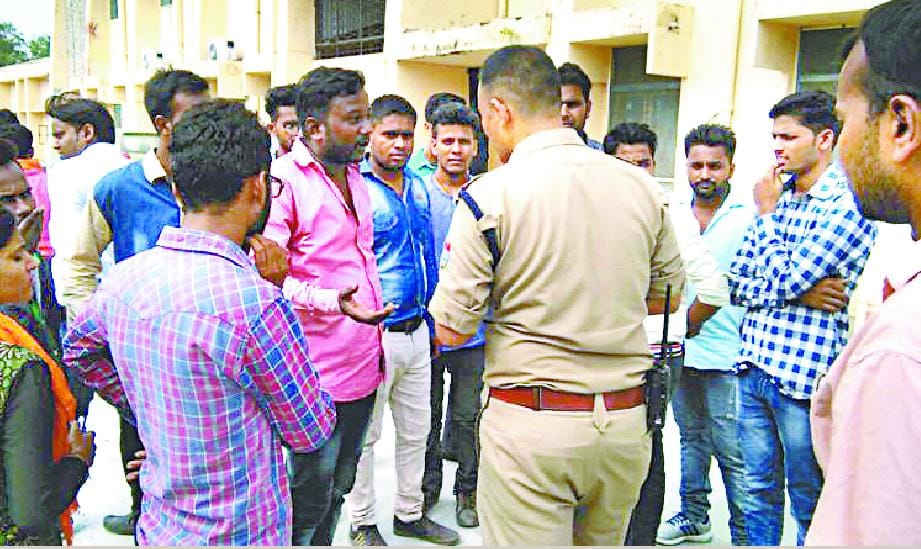 Deputy Secretary of the college campus Student immolating