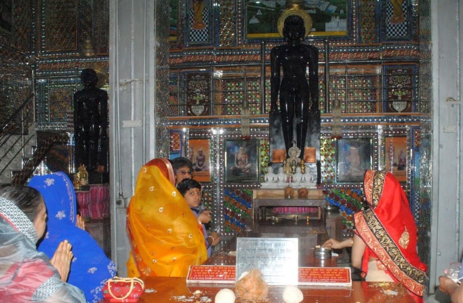 ‘dhoop’ kee sugandh se mahaka vaataavaran