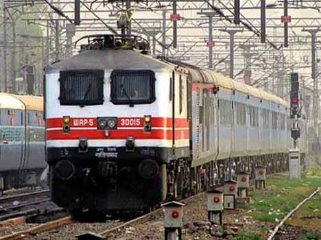 8 hour late come for maurdhawaj  express train