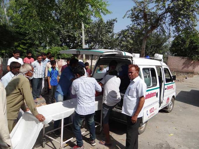 Girl crushed by the truck, set on fire by angry people, see photos