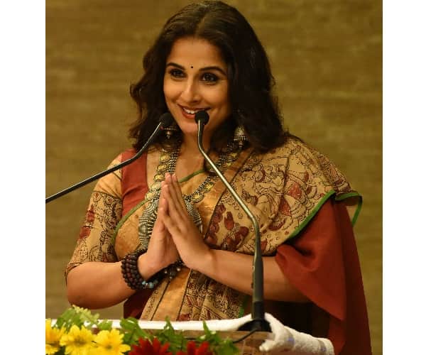 Ruckus over colour of vidya balan's saree.