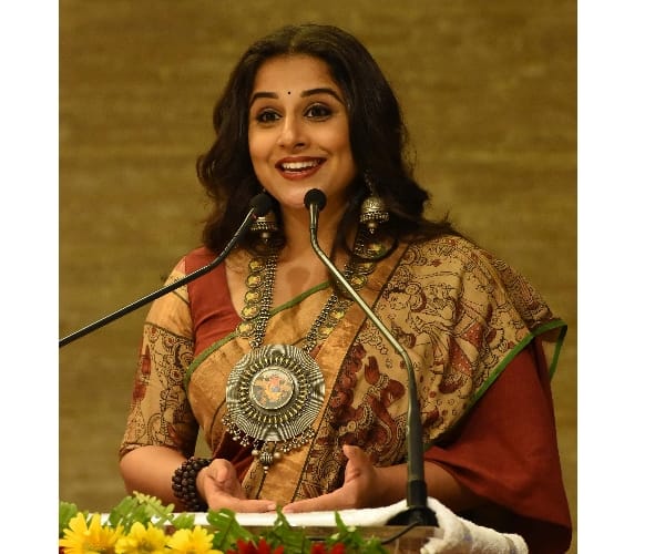 Ruckus over colour of vidya balan's saree.