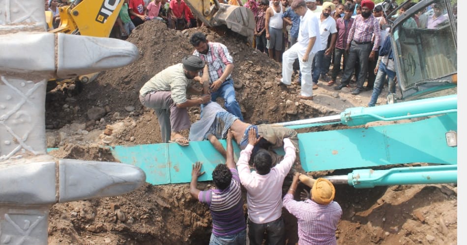 young man killed, under the, Poklen crushed, machine, during road construction