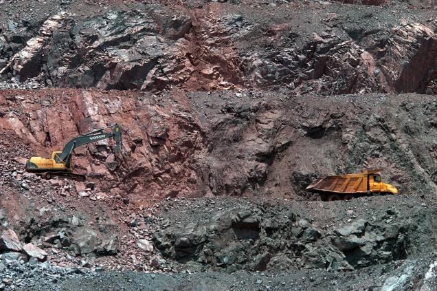 Mining Market 'spies' on the screws