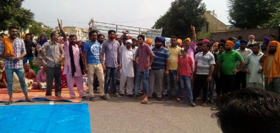 road bliock on death in Kubait