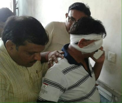 three youth threw red chilli powder in eyes of BJP MLA Kapildev Aggarwal