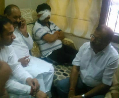 three youth threw red chilli powder in eyes of BJP MLA Kapildev Aggarwal