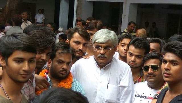 Brahmin General Assembly uproar, threw chairs