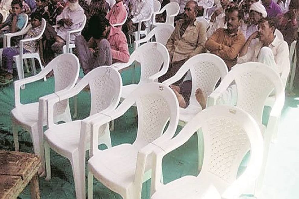 After chaos at Surat meet, organisers of CM Vijay Rupani’s event tie chairs together