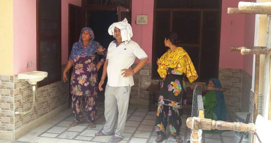 couple dead body, married lady and boy found dead in room in sonipat of haryana