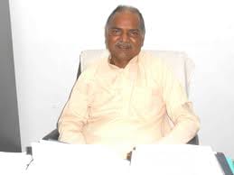 SP MLA, asking how many votes will contest the old woman?